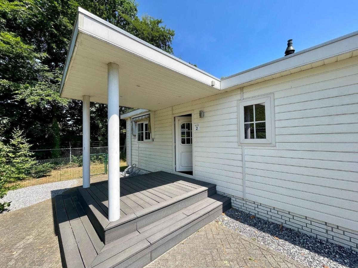 Modern Holiday Home In Kaatsheuvel With Bubble Bath Buitenkant foto